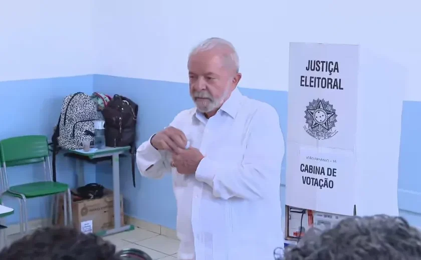 Lula vota em escola de São Bernardo do Campo