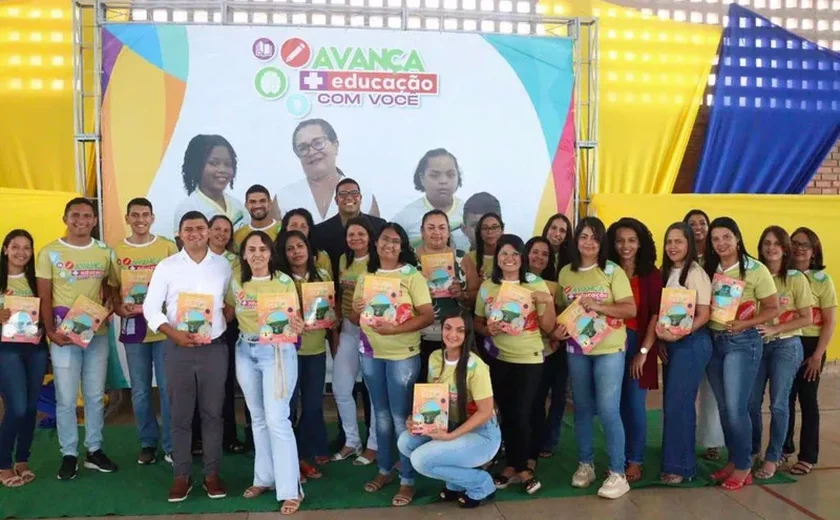 Profissionais da Educação de Santana do Mundaú participam de formação sobre livro ‘Cidade da Gente’