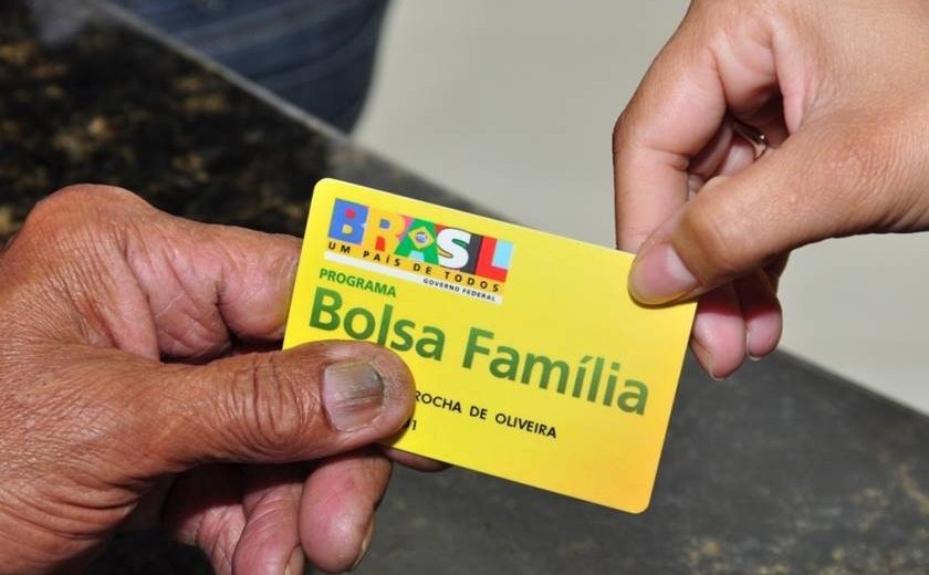 Governo prevê Bolsa Família de R$ 300 em novembro e dezembro