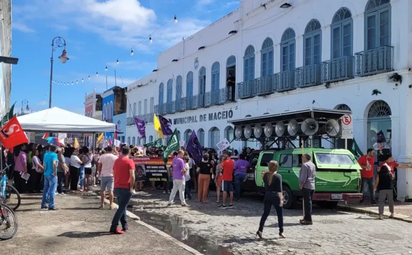 Movimentos fazem ato na Câmara de Maceió contra PL do Aborto e contra homenagem a Damares