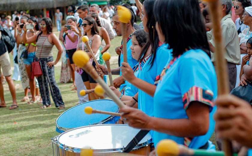 Dia da Consciência Negra é celebrado por milhares de pessoas na Serra da Barriga, em União dos Palmares