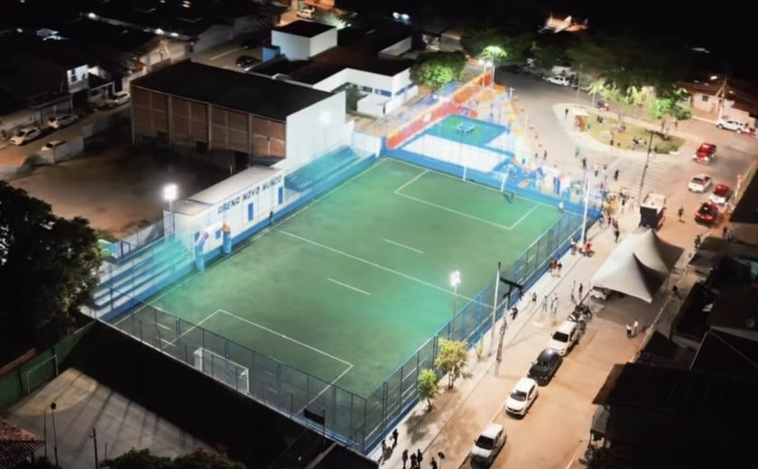 Moradores do Novo Mundo celebram entrega de praça e Areninha após anos de abandono