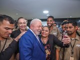 Lula agradece funcionários por limpeza do Planalto