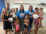 Prefeita, Assistente social e vereador de Ibateguara entregam alimentos as familias de Canastra