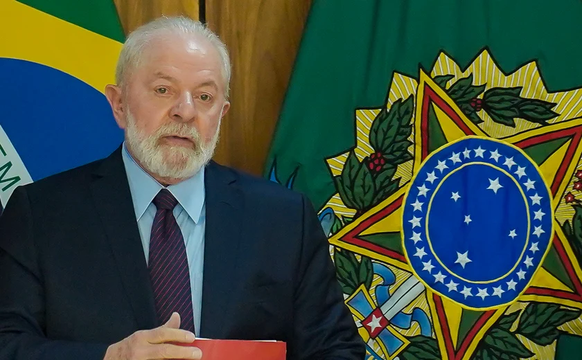 Lula sanciona lei para retomada de mais de 11 mil obras inacabadas