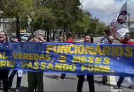Profissionais do Hospital Veredas protestam contra salários atrasados de seis meses