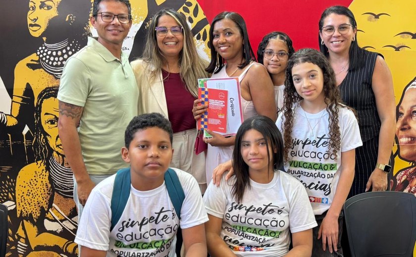 Sinpete: Estudantes de Branquinha brilham com lançamento de livros nas Bienal