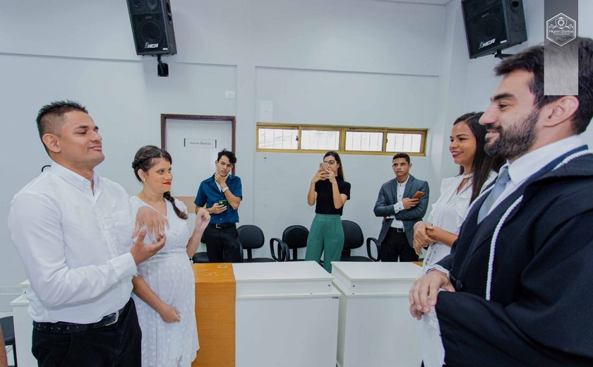 Casal com deficiência auditiva se casa no dia dos namorados