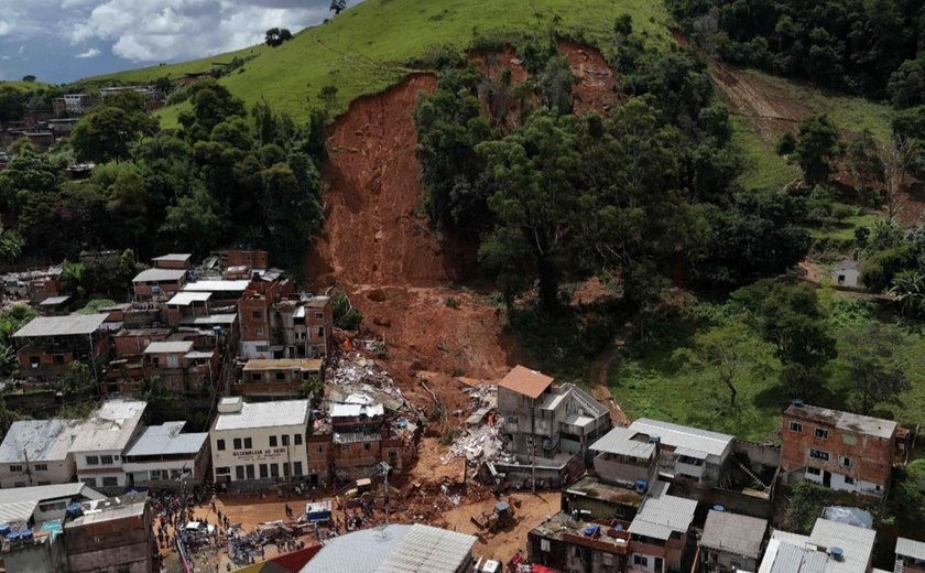 Chuvas na Zona da Mata: sobe para 69 o número de mortos e buscas entram no quinto dia
