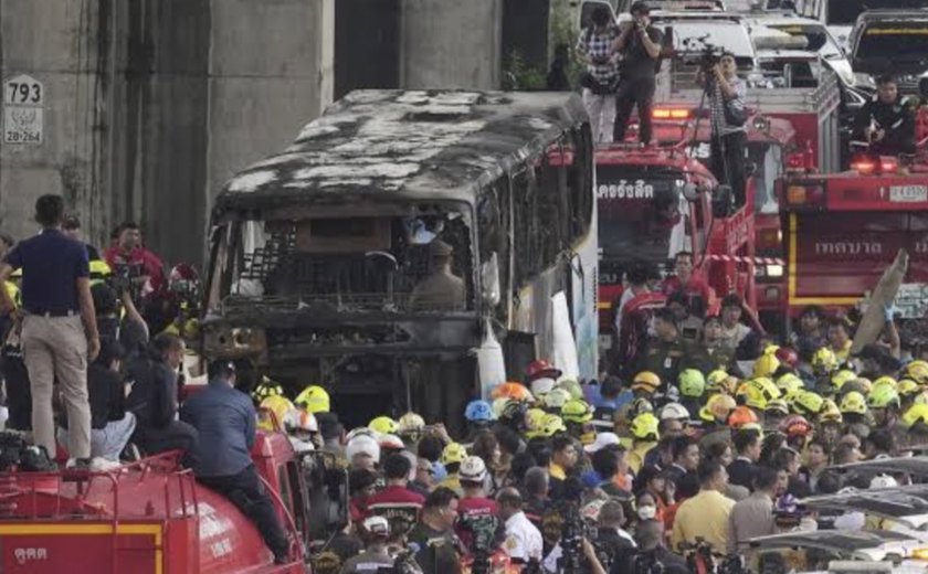 Acidente entre trem e ônibus em Bangkok deixa 8 mortos e 35 feridos