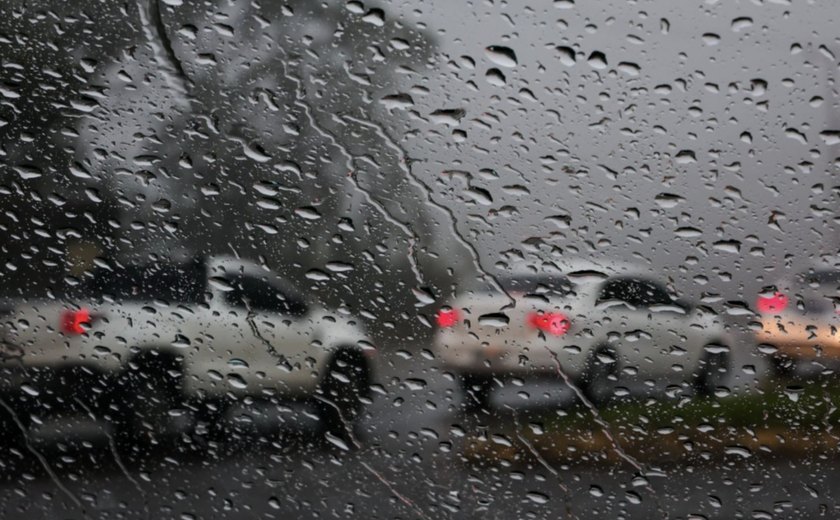 Alerta de chuvas e ventos fortes em Alagoas continua nesta quinta-feira