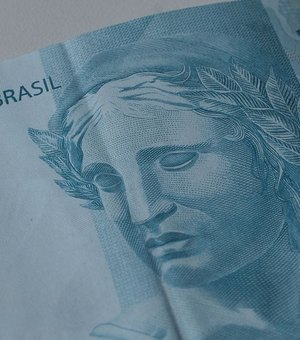 Relator do Orçamento fixa salário mínimo de R$ 1.210 em 2022