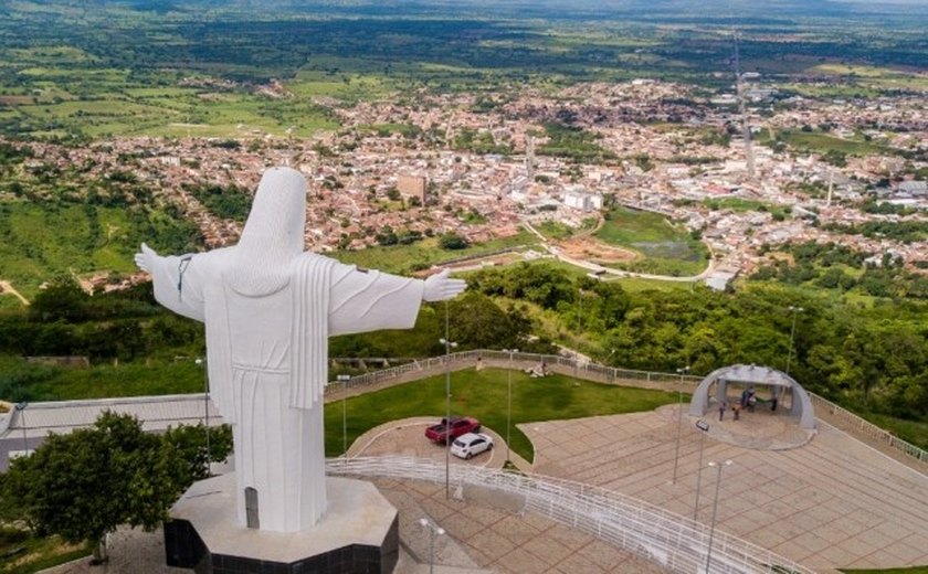 Homem bêbado morre após ﻿cair e ser atropelado por caminhão em Palmeira dos Índios