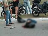Acidente fatal: motociclista cai do veículo, é atropelado por caminhão, e morre no Antares