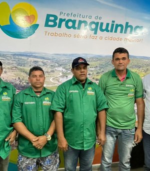 Prefeitura de Branquinha entrega novos fardamentos para eletricistas