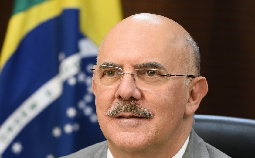 Ex-ministro Milton Ribeiro é solto e deixa Polícia Federal em São Paulo