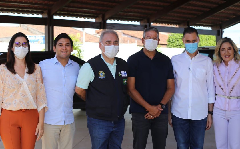 Ao lado de Arthur Lira, Rodrigo Valença participa de visitas no interior do estado