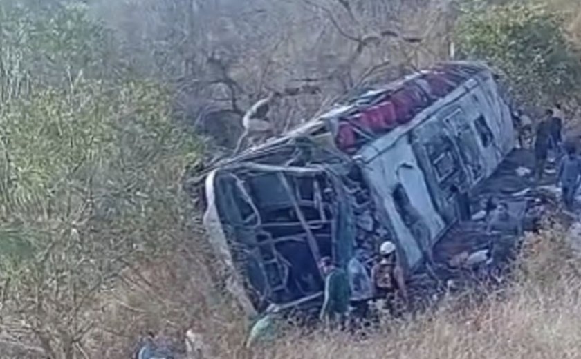 Número de vítimas fatais do acidente de ônibus transportando romeiros ainda não foi confirmado
