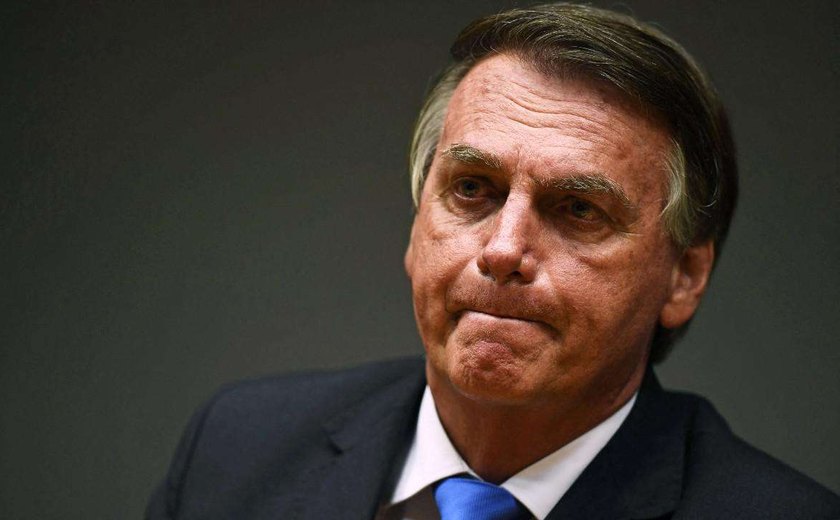 Defesa de Bolsonaro estima R$ 2 milhões em pagamentos de ações judiciais; advogados estudam vaquinha online