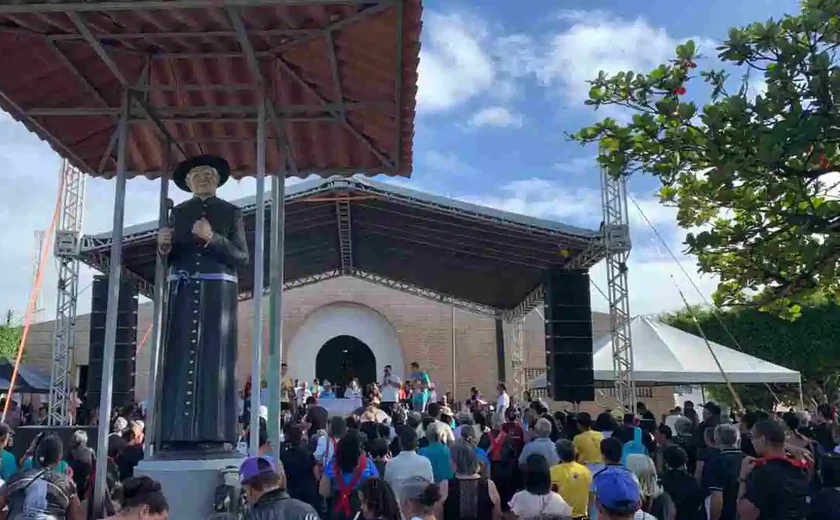 Praça Padre Cícero, em União dos Palmares, pode ganhar estátua de até 11 metros do religioso, anuncia Júnior Menezes