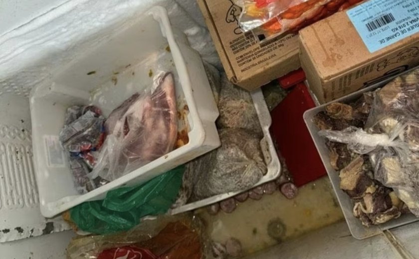 Trailer com 20 kg de alimentos impróprios é interditado pela Vigilância Sanitária em Maceió