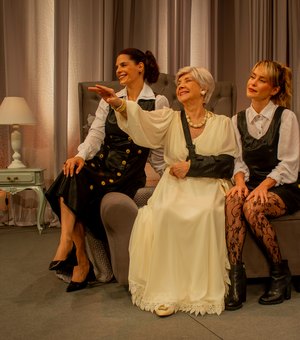 Espetáculo Três Mulheres Altas com as atrizes Ana Rosa, Helena Ranaldi e Fernanda Nobre terá duas apresentações em Maceió