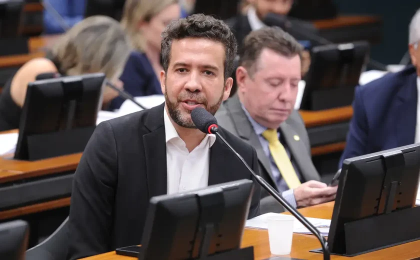 PF indicia deputado Janones por suspeita de esquema de 'rachadinha'