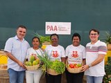 Emater entrega 7 toneladas de alimentos a famílias quilombolas em Olho dÁgua das Flores