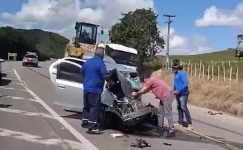 Acidente no Trevo de Cajueiro deixa Motorista em Estado Grave