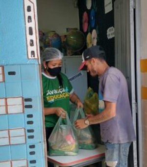 Santana do Mundaú segue entregando kits de gêneros alimentícios