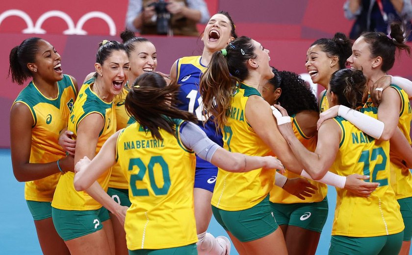 Brasil bate Coreia do Sul e pega EUA na final do vôlei feminino
