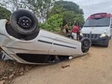 Motorista perde consciência, capota veículo e é socorrido em Arapiraca