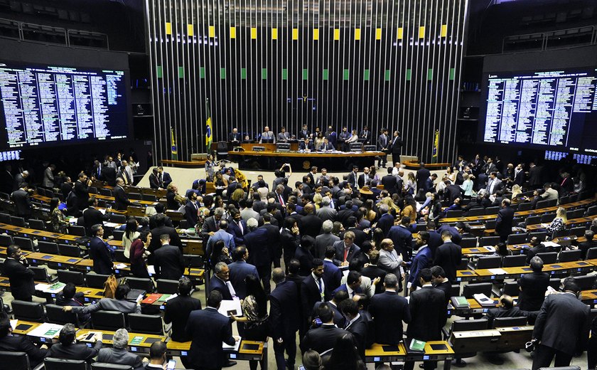 Câmara aprova texto-base da PEC da reforma eleitoral com volta das coligações partidárias