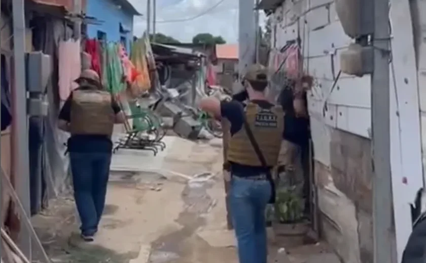 Polícia Civil prende dupla e remove barracas de criminosos na Portelinha