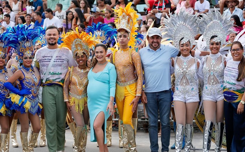 População lajense lota praça de eventos no Desfile de 7 de Setembro