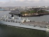 Brasil compra navio de guerra do Reino Unido e fecha acordo para produção de armamento