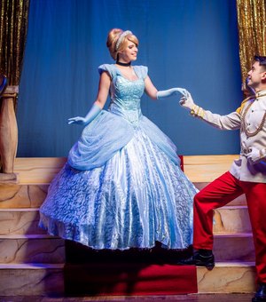 Peça “Cinderela e o sapatinho de cristal” promete trazer a magia do clássico da Disney para o palco do Teatro Gustavo Leite