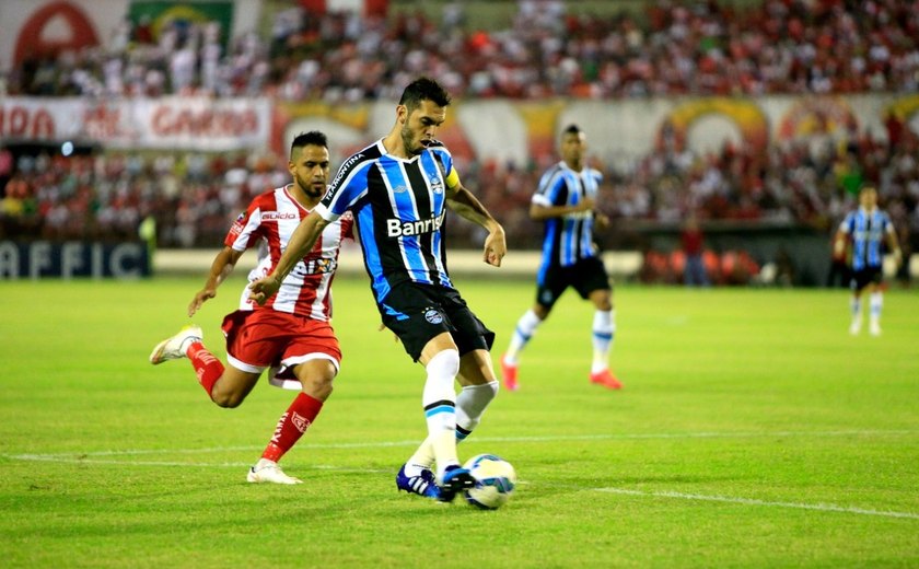 Na lanterna da Série B e buscando primeira vitória, CRB visita o poderoso Grêmio, em Porto Alegre