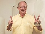 Ciro Gomes vota no Ceará e diz que 'pretende parar' após eleição