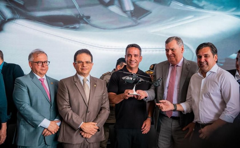 Alagoas recebe helicóptero de última geração por intermédio de emendas parlamentares de Isnaldo Bulhões e Renan Calheiros