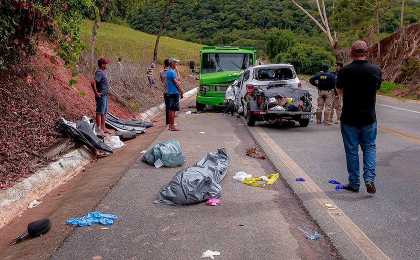 Zona10 Acidente Na Br 104 Deixa Três Pessoas Mortas E Quatro Feridas Em Ibateguara 