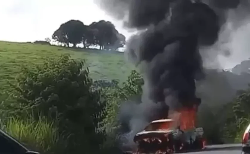 Incêndio em veículo é registrado na BR-104 em União dos Palmares