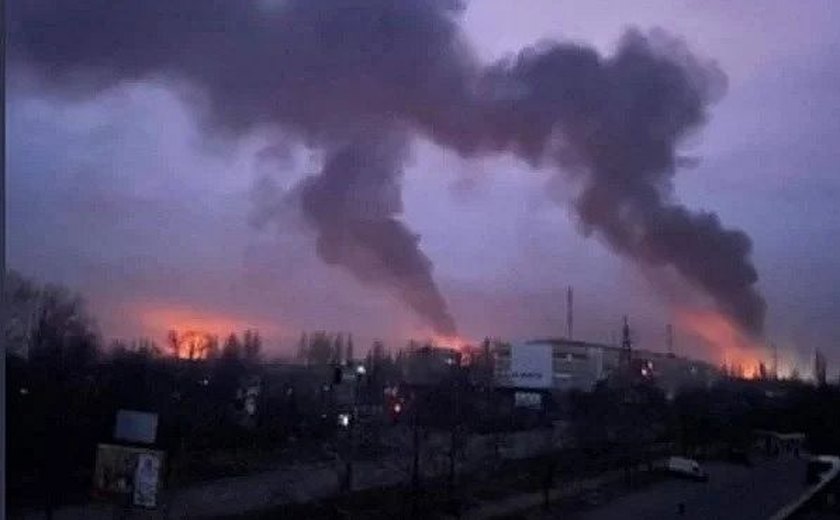 Russos bombardeiam cidade litorânea de Mykolaiv durante a madrugada