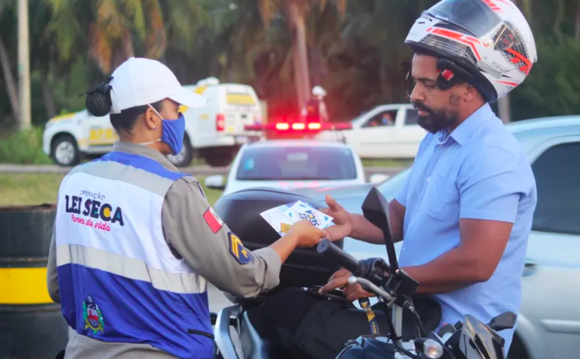 Com fim de restrições, flagrantes de embriaguez ao volante aumentaram em mais de 200% em Alagoas