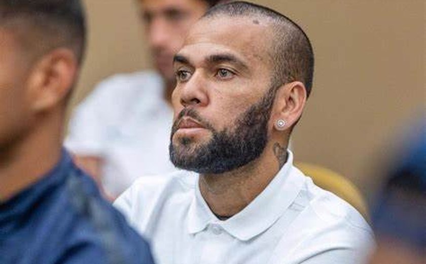 Daniel Alves é condenado a 4 anos e meio por agressão sexual