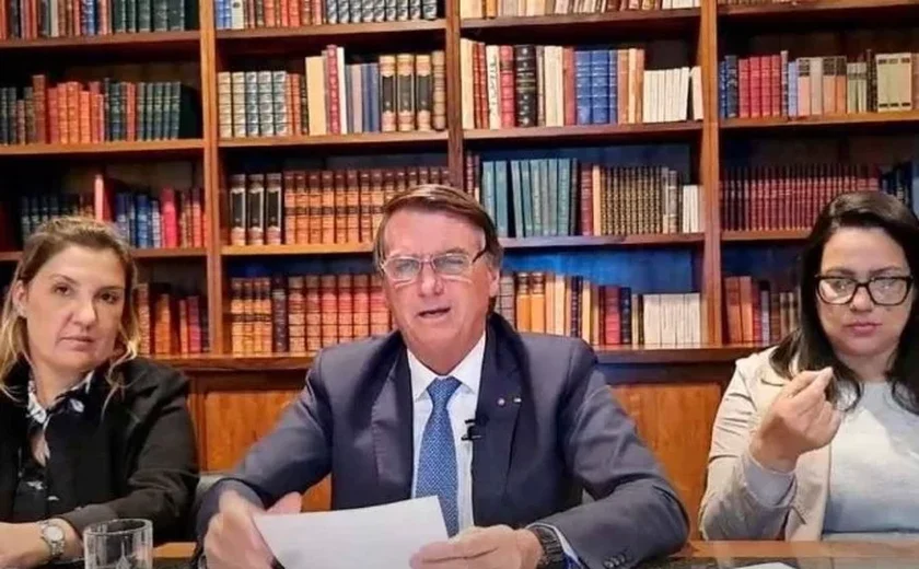 Bolsonaro condiciona ajustes salariais de servidores a cortes no Orçamento