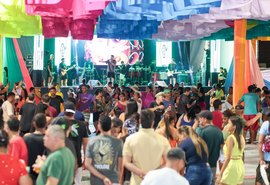 Em União dos Palmares, 1º noite de festa na Praça Basiliano recebe multidão de foliões e a festa continua nesta segunda-feira, a partir das 16h30