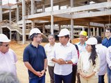 Paulo Dantas e Júlio Cezar visitam canteiro de obras do Hospital Regional do Médio Sertão