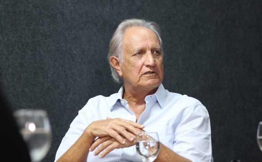 Ex-governador Manoel Gomes de Barros se recupera após cirurgia de apendicite