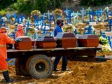 Brasil chega à marca de 700 mil mortes por covid-19